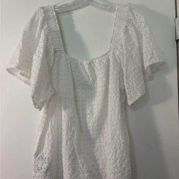 White eyelet top Size Large Flutter Sleeves SKU 3 - Picture 8 of 11